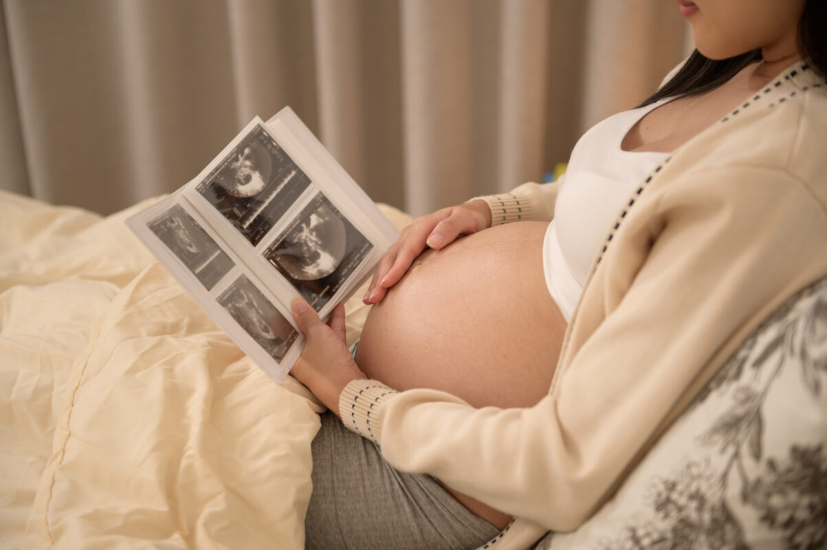 GE 5D ultrasound equipment in private consultation room