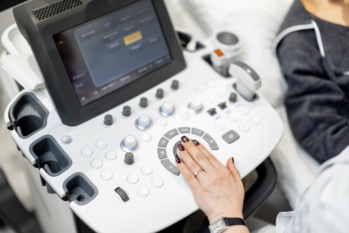 Learn step‑by‑step how to start an elective ultrasound business—no sonography license needed. Legal compliance, costs, training & marketing tips inside.