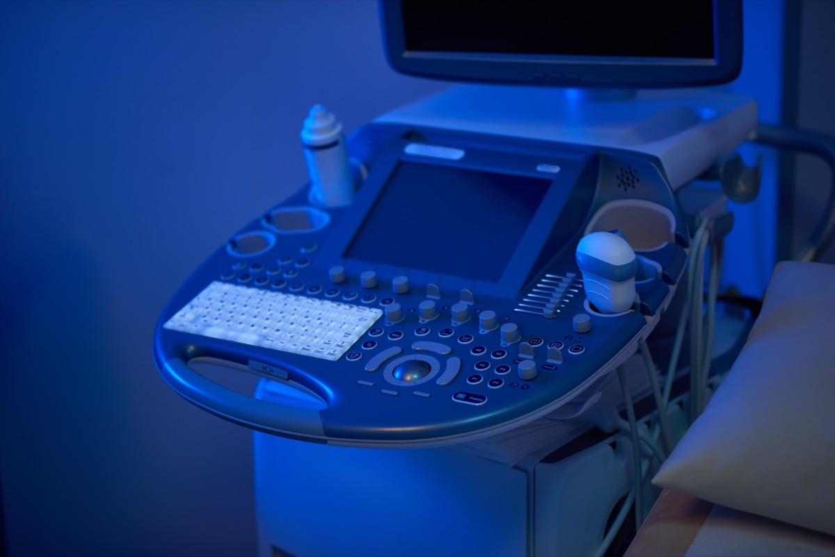 GE HD ultrasound machine with touchscreen display